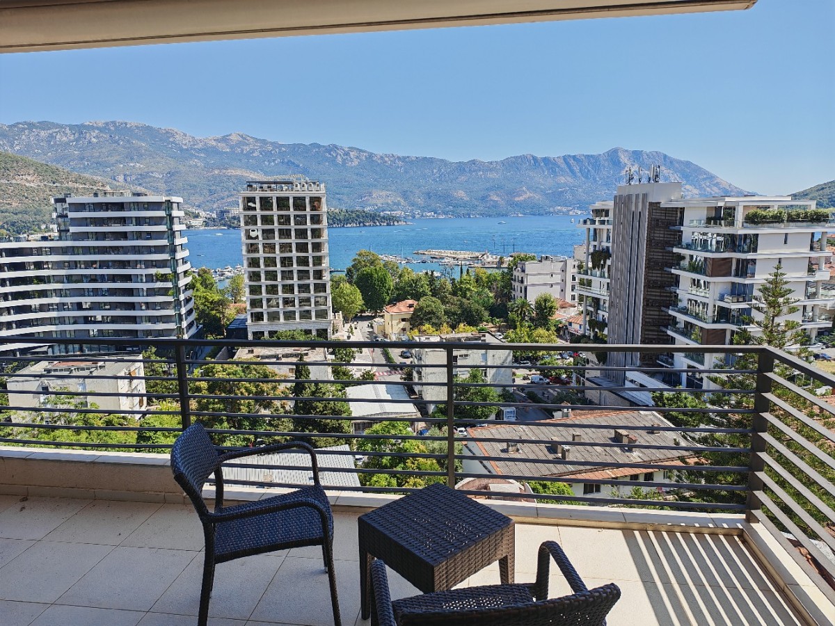 Luksuzan dvosoban stan sa pogledom na more, Budva, Gospoština